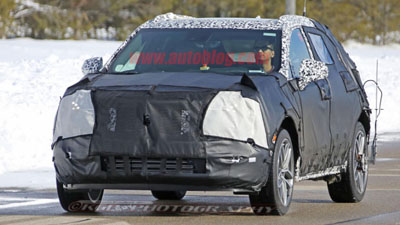 Cadillac XT3 скрыли под камуфляжем